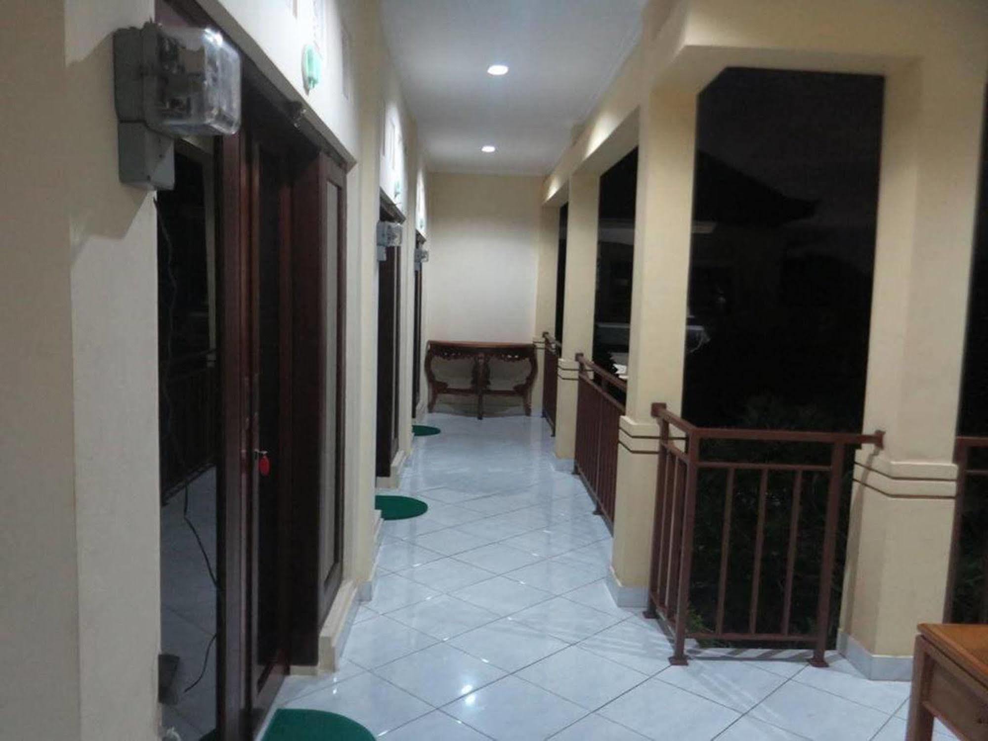 Sari Buana Bed & Breakfast Kuta Lombok Exteriör bild