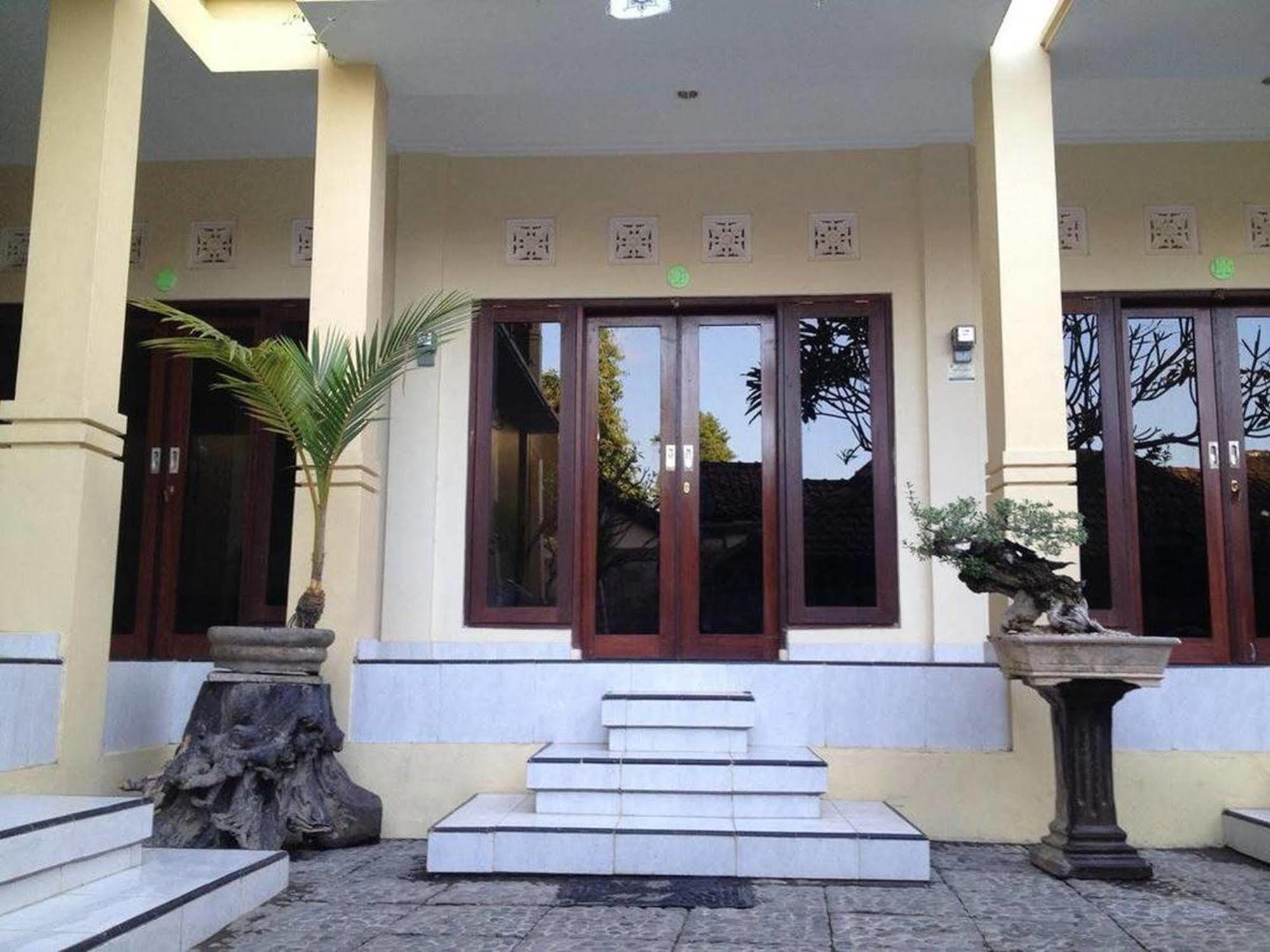 Sari Buana Bed & Breakfast Kuta Lombok Exteriör bild