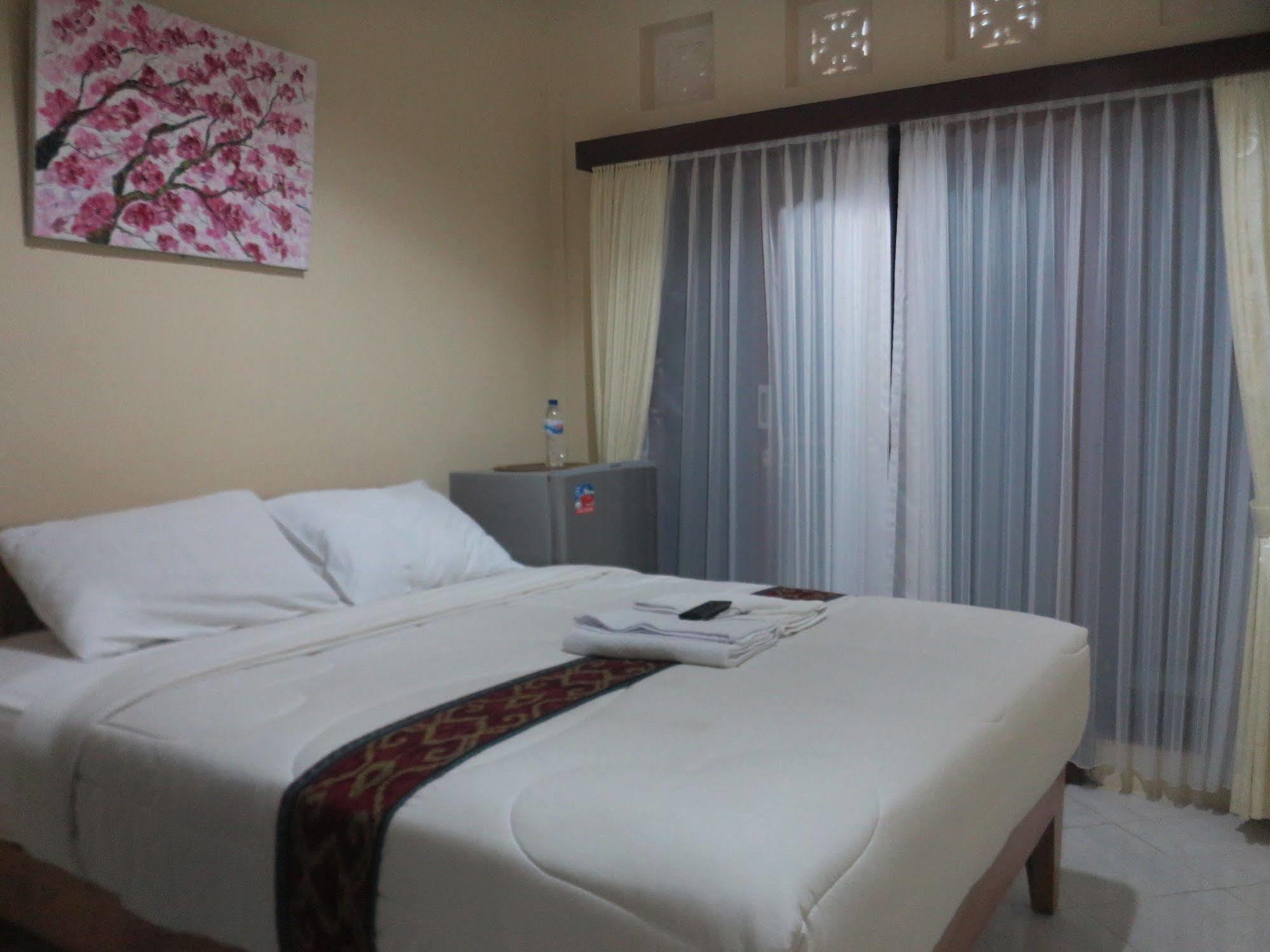 Sari Buana Bed & Breakfast Kuta Lombok Exteriör bild