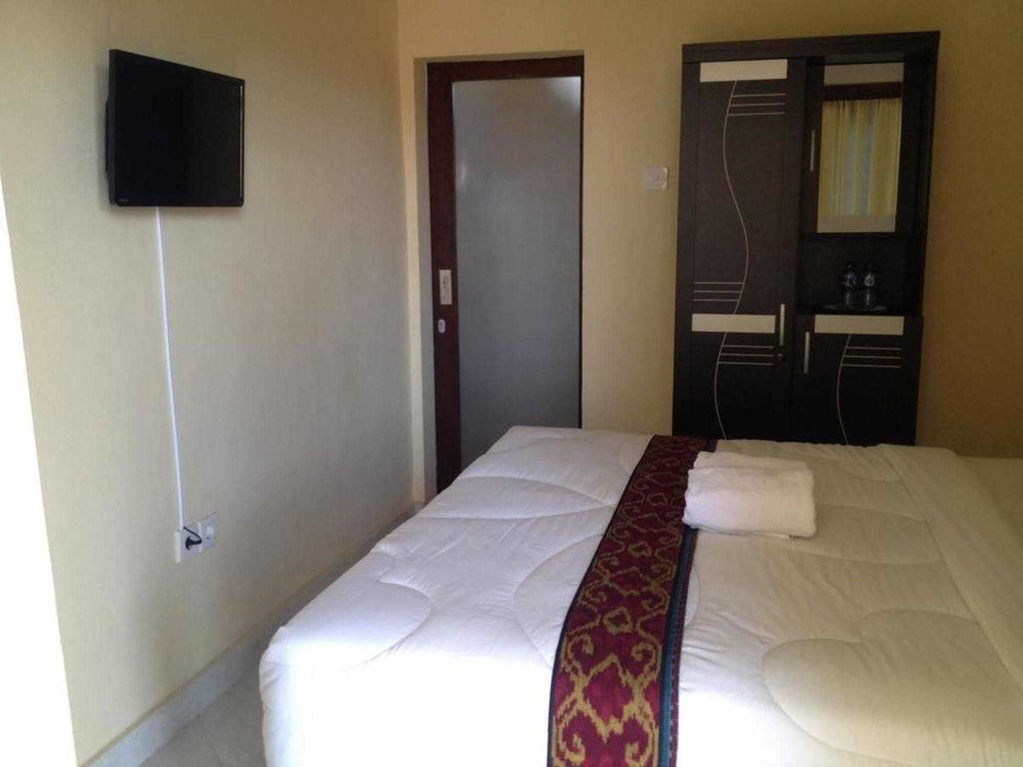 Sari Buana Bed & Breakfast Kuta Lombok Exteriör bild